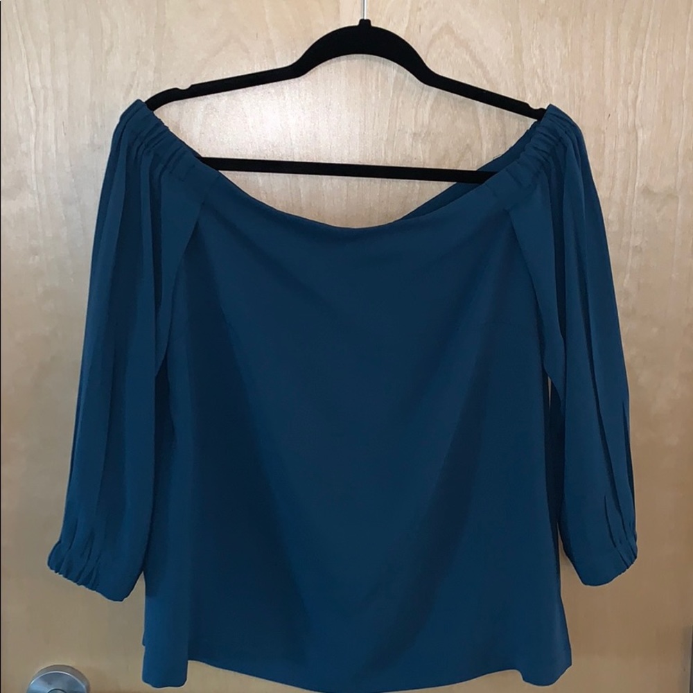 Artizia Babaton Rodrigo - Off Shoulder blouse!